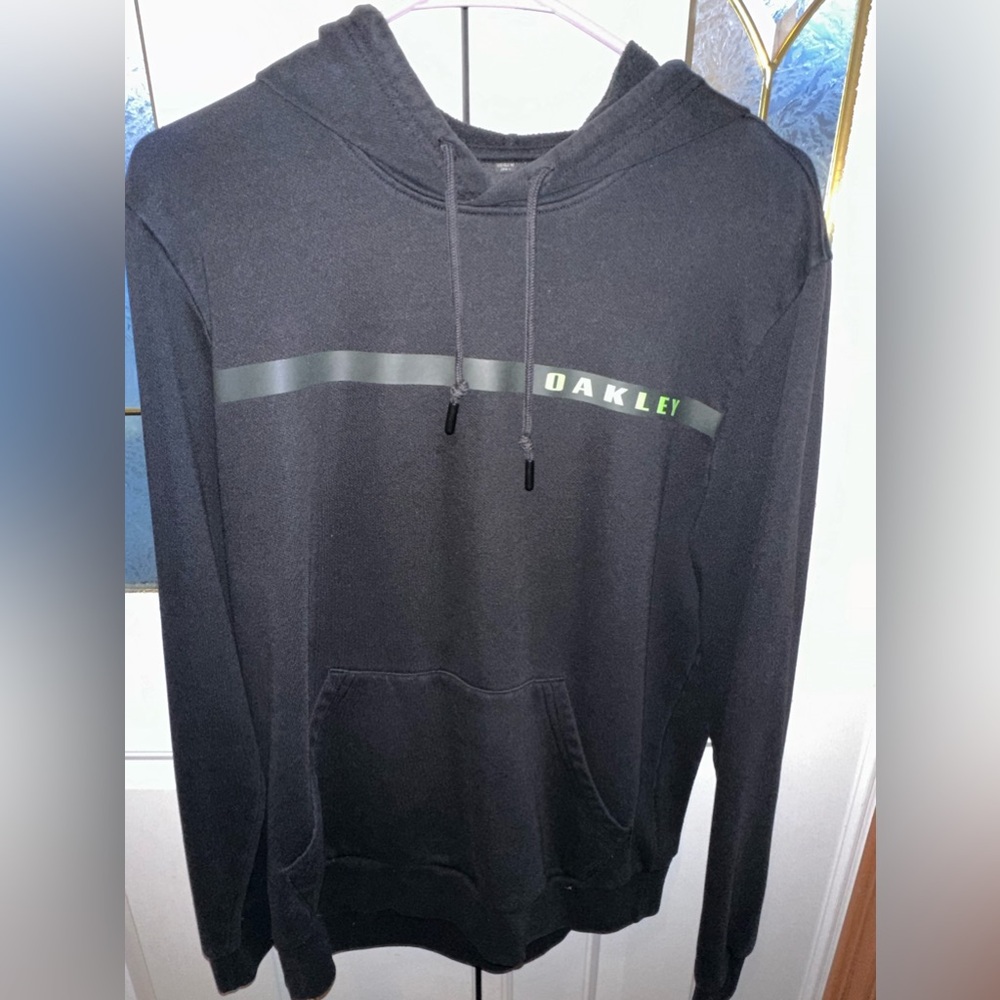 Men’s Oakley sweatshirt